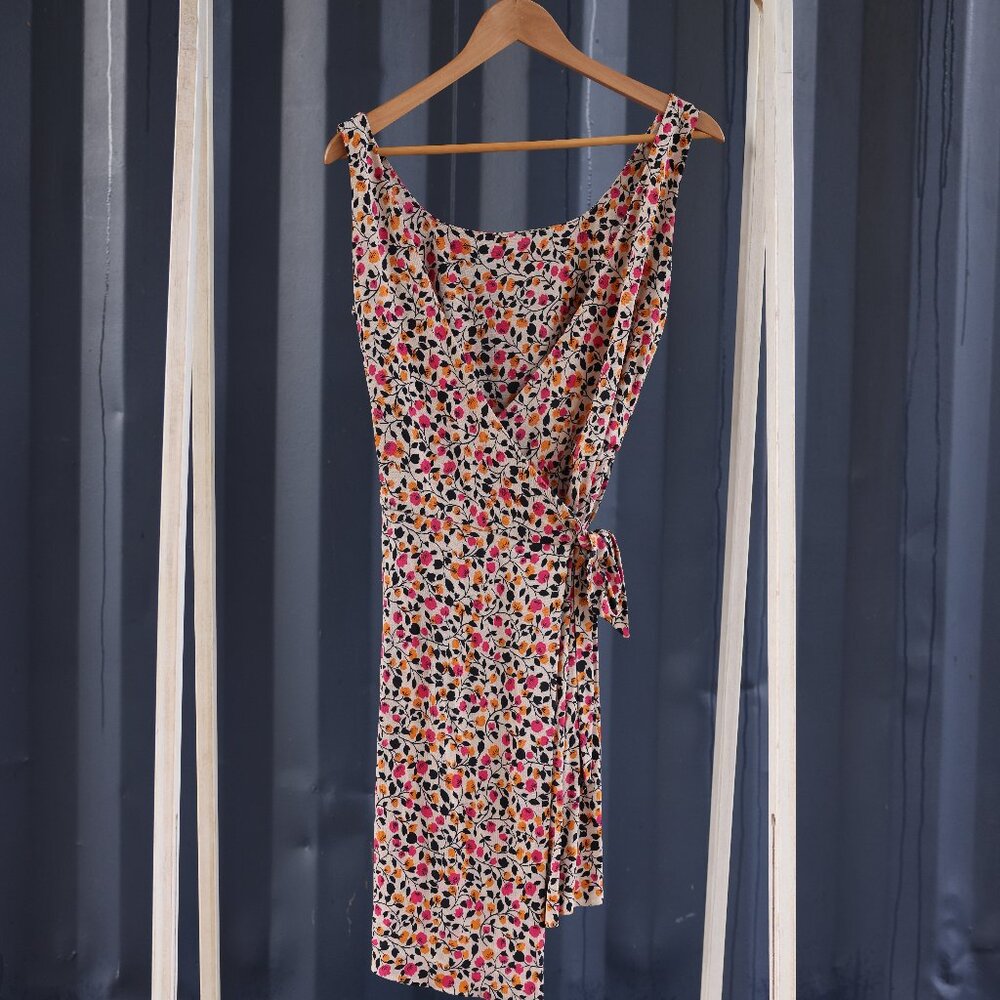 Diane Von Furstenberg DVF 100% Silk Sleeveless Floral Wrap Dress